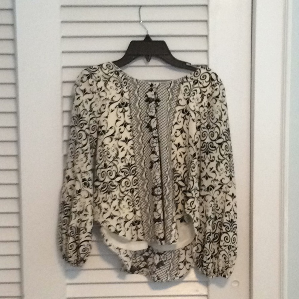 Cute dress shirt/blouse. (Size child medium)